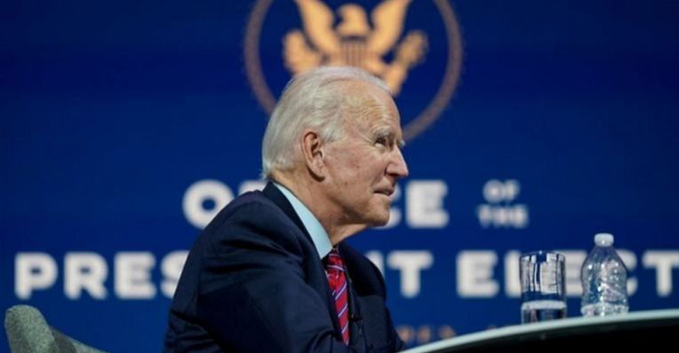 ডোনাল্ড ট্রাম্প বাইডেনের কাছে ক্ষমতা হস্